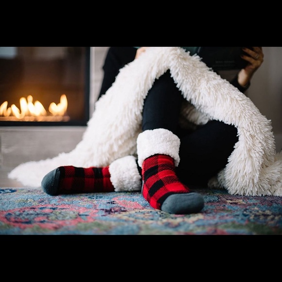 Pudus Fuzzy Socks - Picture 1 of 5